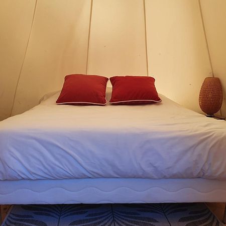 Roulottes Et Cabanes De Saint Cerice Vogue Ngoại thất bức ảnh