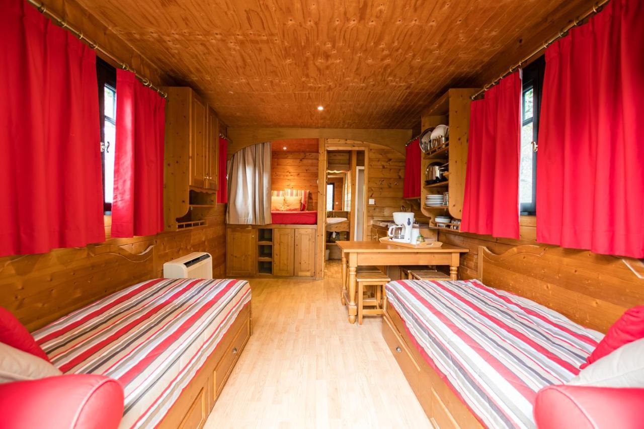 Roulottes Et Cabanes De Saint Cerice Vogue Ngoại thất bức ảnh