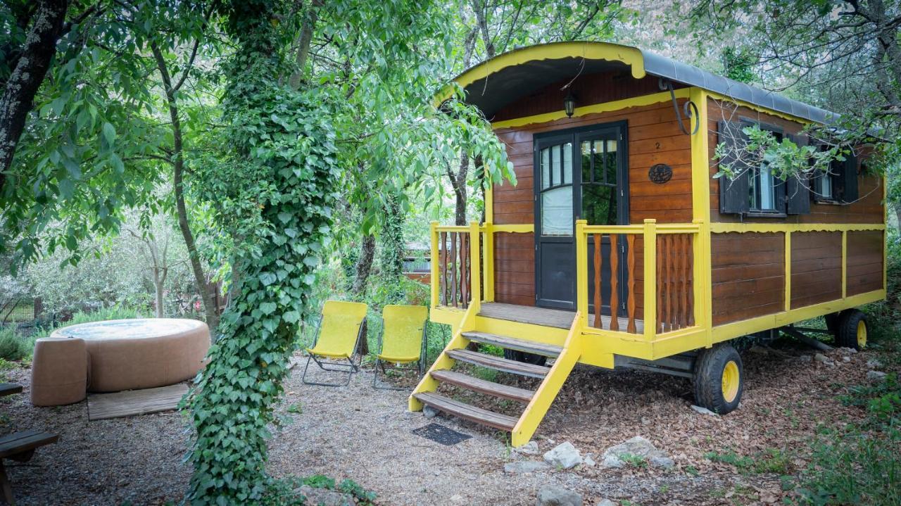 Roulottes Et Cabanes De Saint Cerice Vogue Ngoại thất bức ảnh