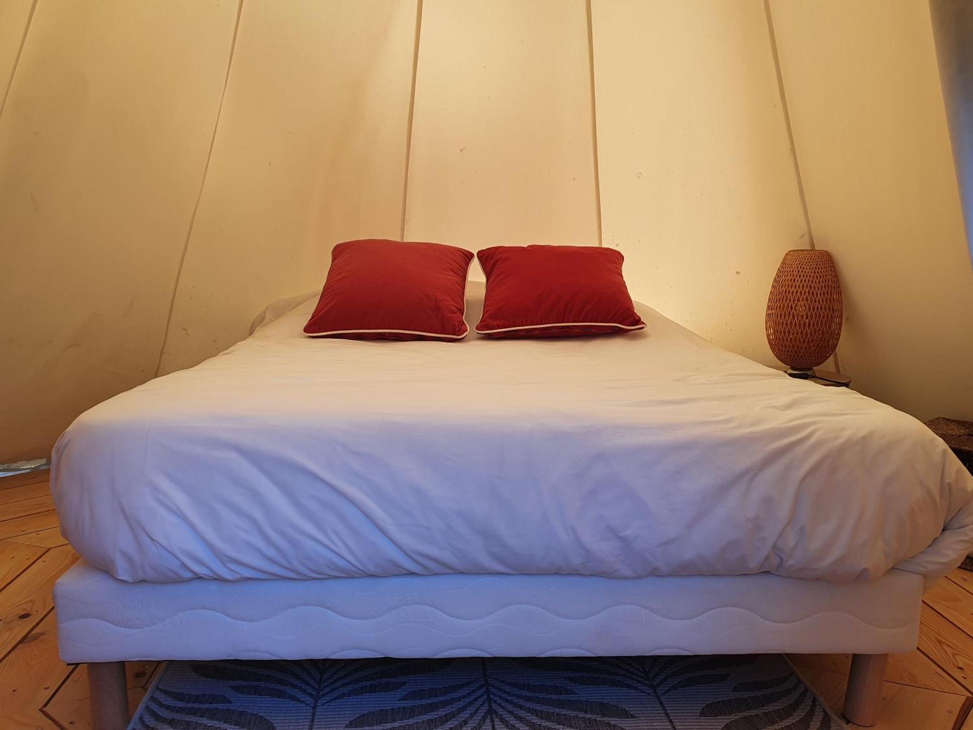Roulottes Et Cabanes De Saint Cerice Vogue Ngoại thất bức ảnh