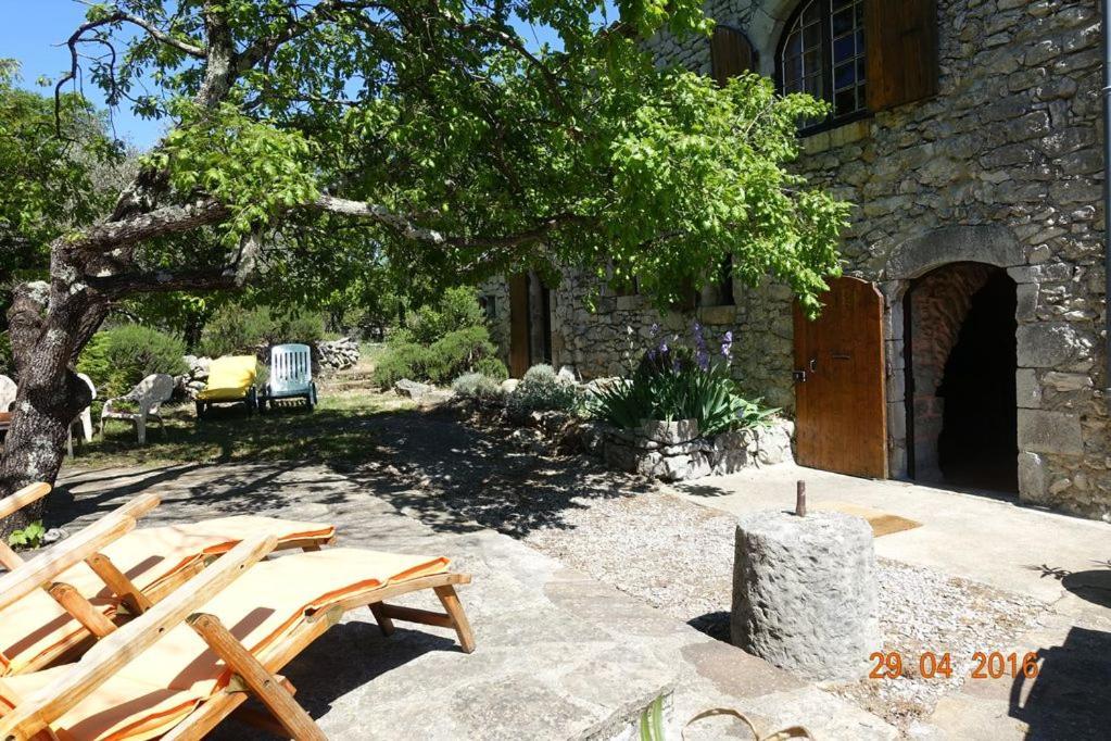 Roulottes Et Cabanes De Saint Cerice Vogue Ngoại thất bức ảnh